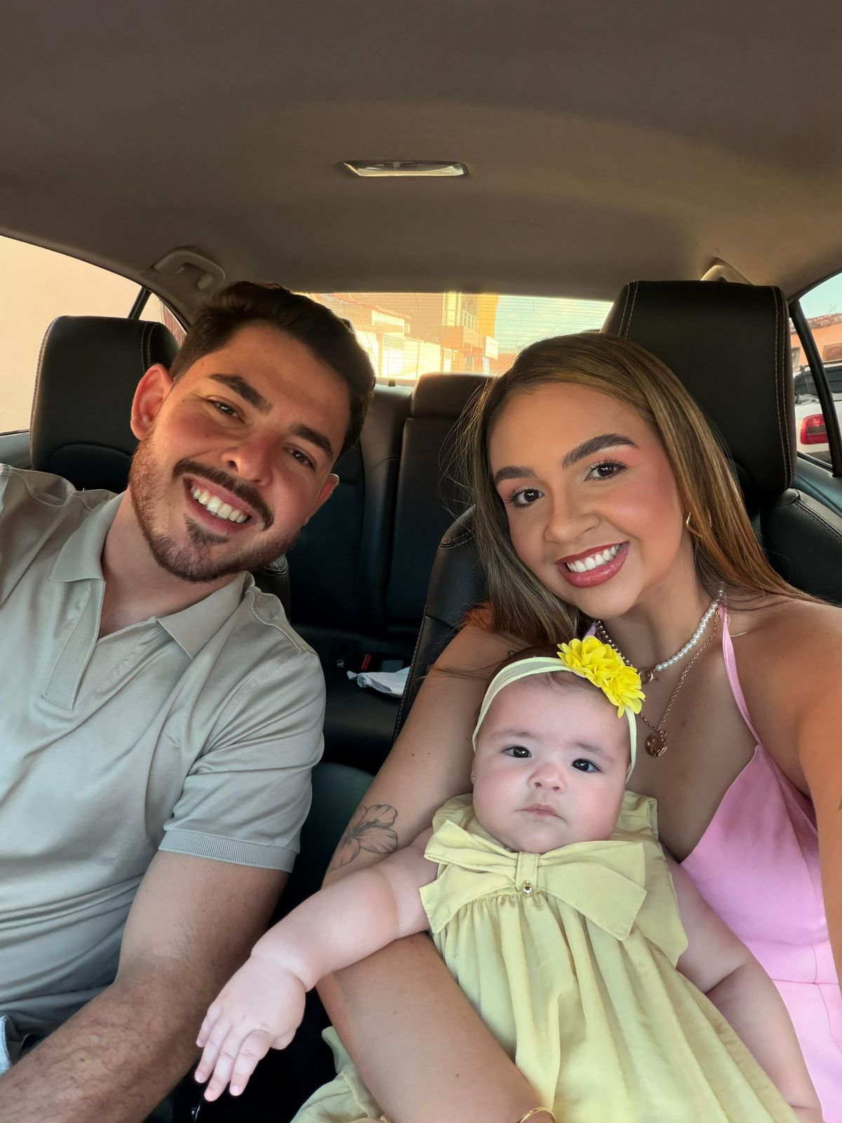 Foto da família que convida para o chá de casa nova